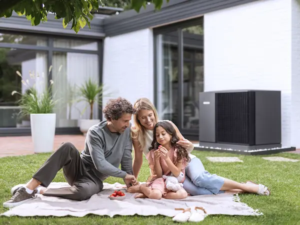 Tepelné čerpadlo Stiebel Eltron HPA-O 07.2 Trend s integrálnym zásobníkom HSBC 200